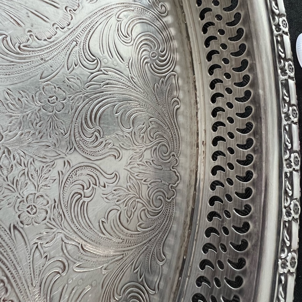 WM ROGERS SILVERPLATE - Picture 2 of 8
